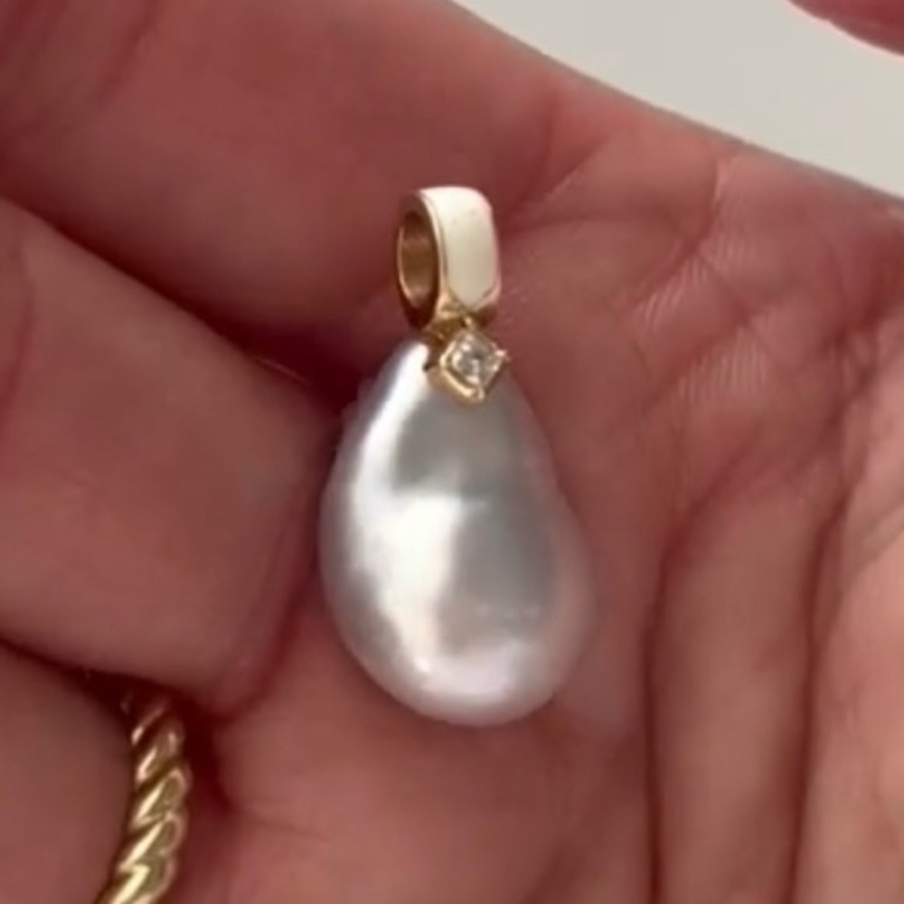 Nora Kogan Riga Charm | Solid 14k Gold Pearl & White Enamel Pendant - Picture 3 of 4